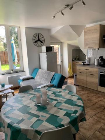 Tres Bel Appartement Avec Jardin Et Jacuzzi Scey-sur-Saone-et-Saint-Albin Exterior photo